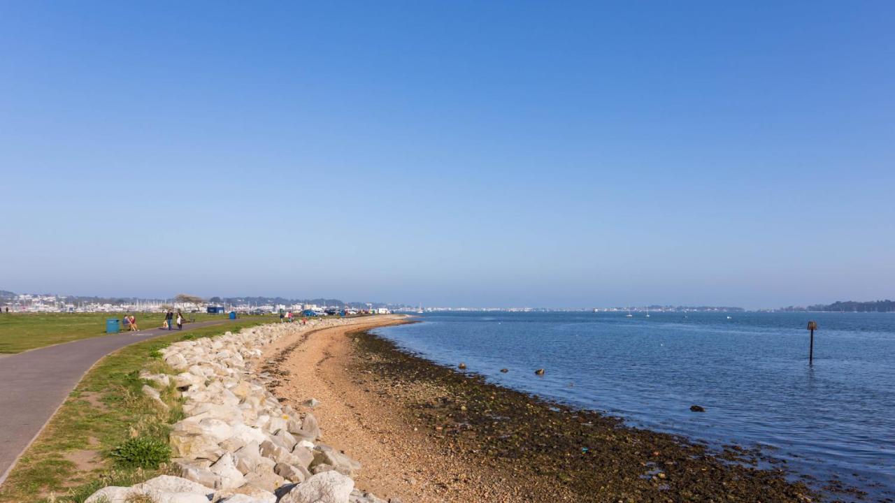 Fantasea Villa Poole Exteriör bild