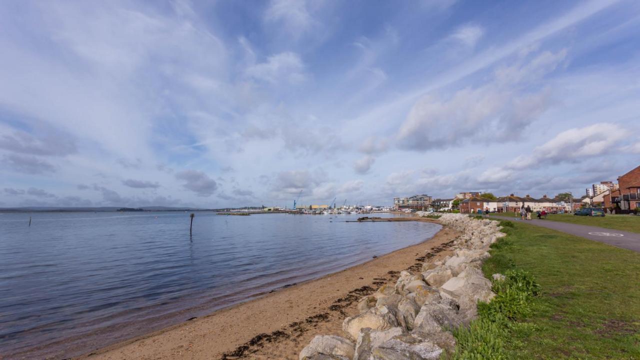 Fantasea Villa Poole Exteriör bild