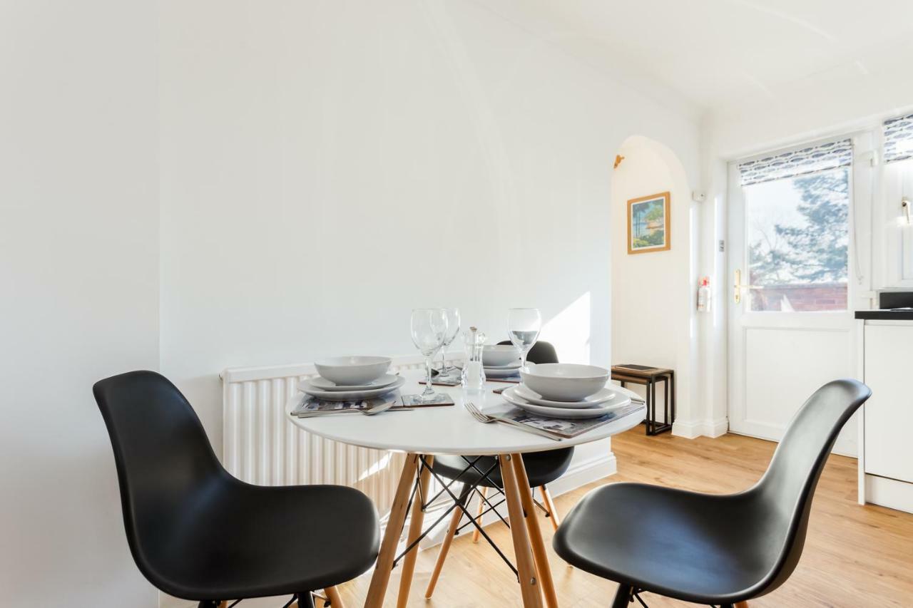 Fantasea Villa Poole Exteriör bild