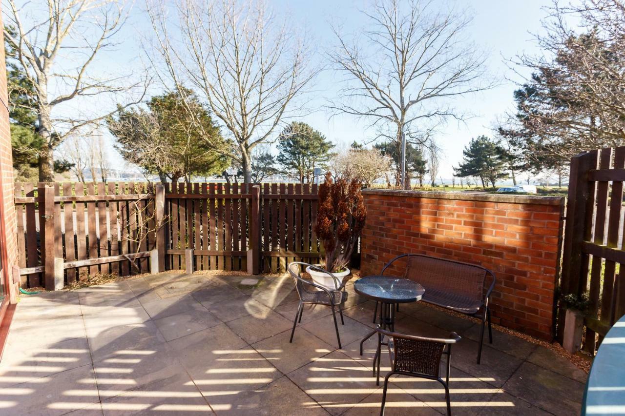 Fantasea Villa Poole Exteriör bild