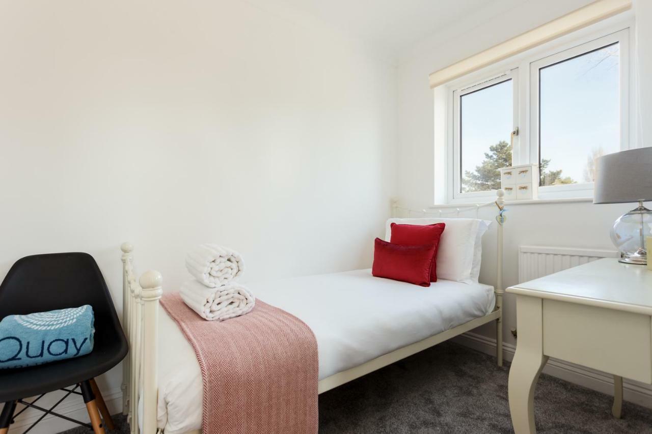 Fantasea Villa Poole Exteriör bild